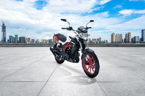 UM Xtreet RC 125 Slant Rear View Full Image