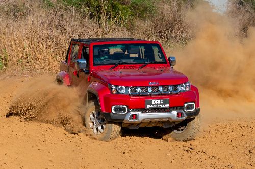 B40 Ragnar Medium Angle Front View