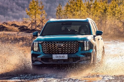 GS8 Medium Angle Front View