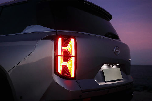 GS8 HEV Tail light