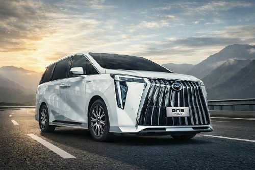 GAC GN8 PHEV Front angle low view