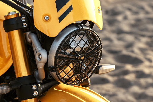 Triumph Scrambler 400 XC Head Light View