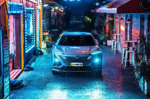 Full Front View of UNI-T