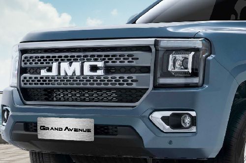 Grand Avenue Grille View