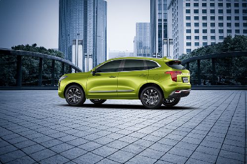 Rear Cross View of GWM Haval Jolion