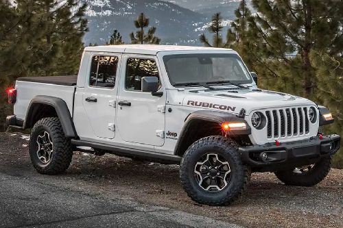 Jeep Gladiator Front Cross Side View