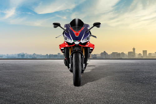 Aprilia RSV4 Front View Full Image