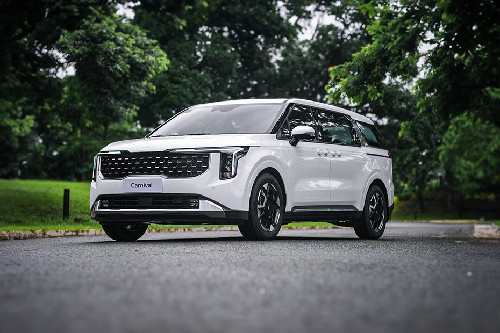 Carnival Front deep low Angle View