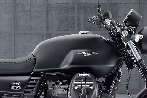 Moto Guzzi V7 III Fuel Tank View