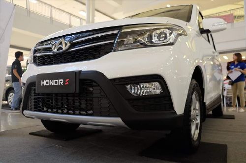 Honor S Front deep low Angle View