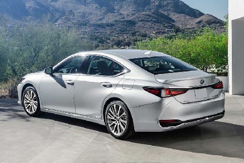 Rear Cross Side View of Lexus ES