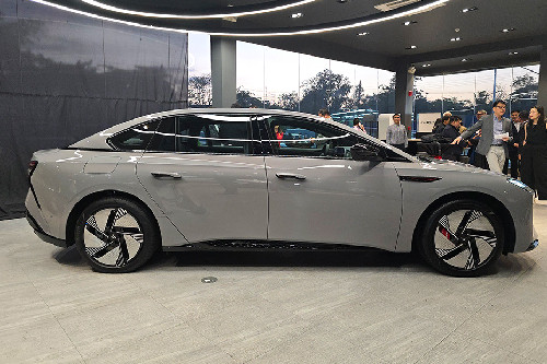 EH7 Medium Angle Front View