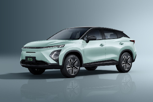 Front Side View Omoda E5 Front Side View