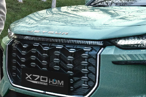 X70 Lightning i-DM Grille View