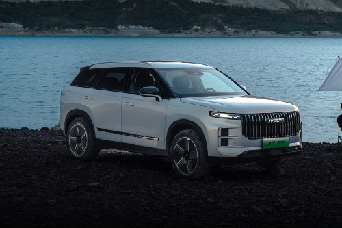 JAECOO J7 Front Cross Side View