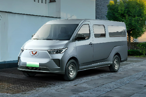 Wuling Sunlight Passenger Front Side View