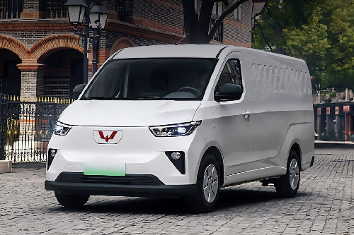 Wuling Sunlight Cargo Front Side View