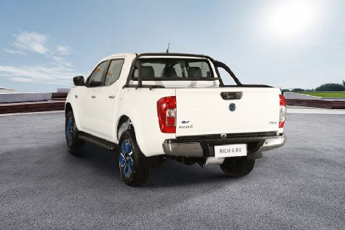 Rear Cross Side View Rear Cross Side View of Dongfeng Rich 6 EV