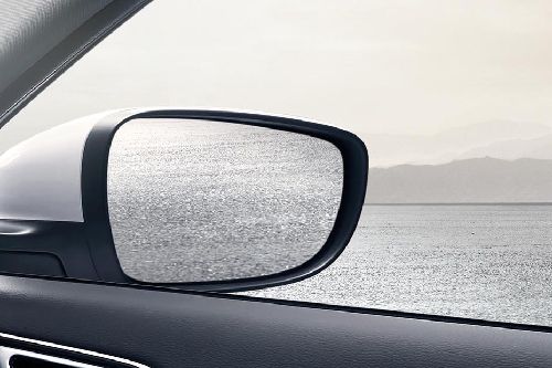 Rear Cross View of Chery Tiggo 8