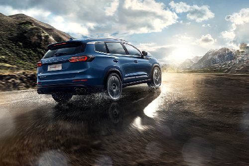 Tiggo 8 Pro Rear angle view