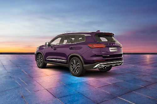 Rear Cross Side View of Chery Tiggo 8 Pro