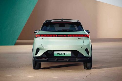Full Rear View of Lynk & Co 06
