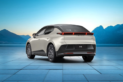 Rear Cross Side View of Lynk & Co 02