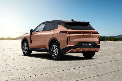 Rear Cross Side View of Lynk & Co 08 EM-P