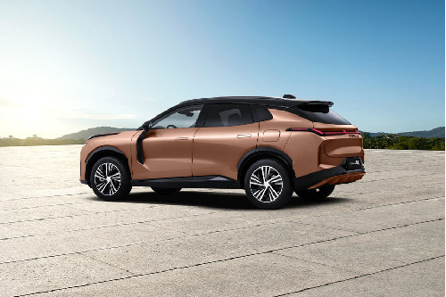 Rear Cross View of Lynk & Co 08 EM-P