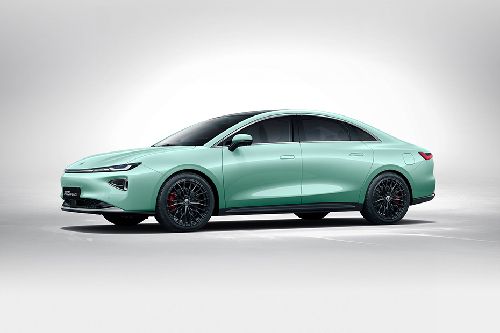 Hycan A06 Plus Front Side View