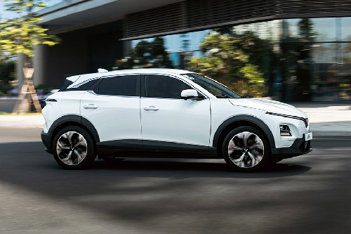 VF 6 Medium Angle Front View