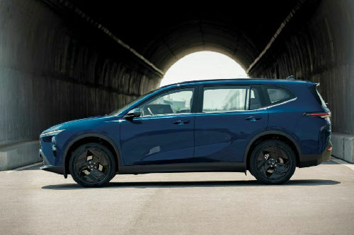 VinFast VF MPV 7 Drivers Sideview