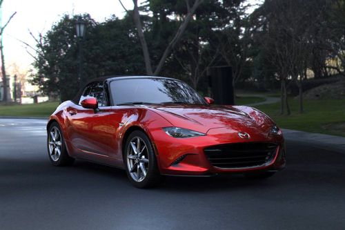 Mazda MX-5 Front Cross Side View