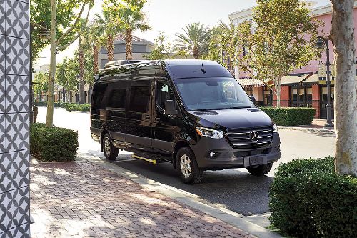 Mercedes-Benz eSprinter Front Medium View