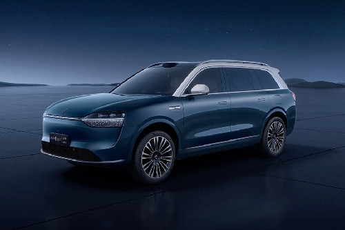 Front Side View AITO M9 Front Side View