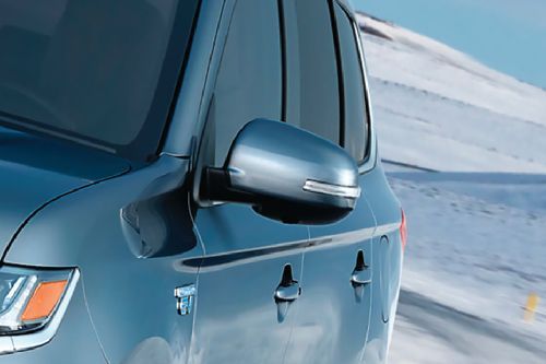 Mitsubishi Outlander PHEV Drivers Side Mirror Front Angle
