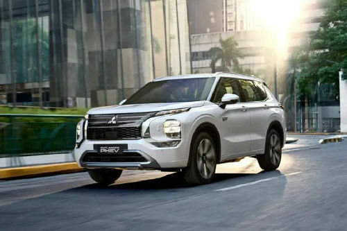 Outlander PHEV Front deep low Angle View