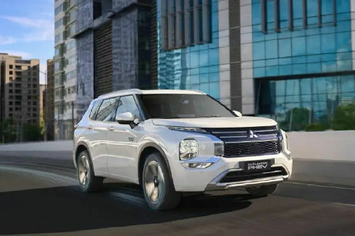 Mitsubishi Outlander PHEV Front Side View