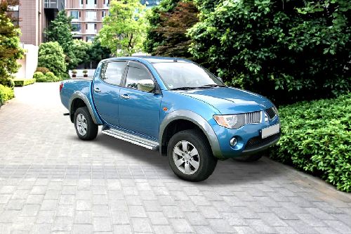 Mitsubishi L200 (1994-1998) Front angle low view