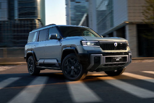 Denza B8 Front Medium View