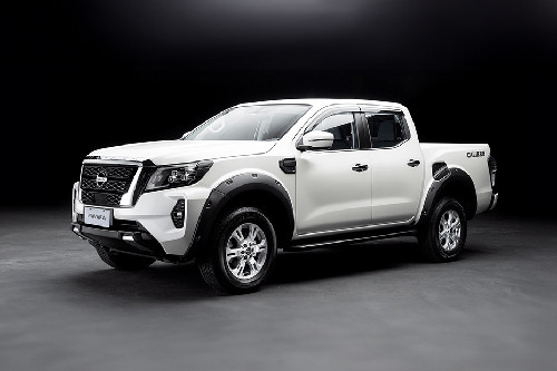 Nissan Navara Front Side View