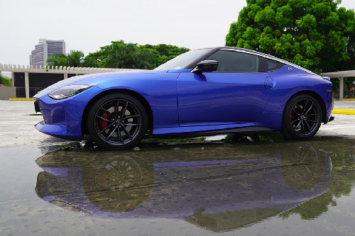 Side Medium View Nissan Z Side Medium View