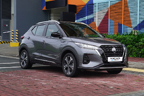 Nissan Kicks e-POWER Front Cross Side View