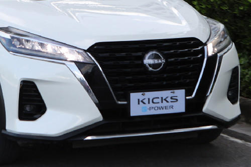 Kicks e-POWER Grille View