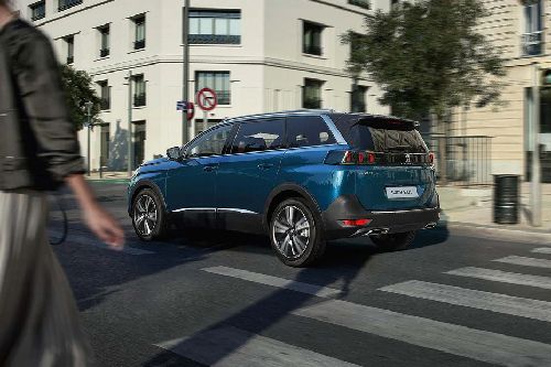 Rear Medium View of Peugeot 5008