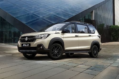 Suzuki XL7 Hybrid Front Side View