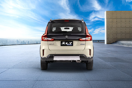 Full Rear View of Suzuki XL7 Hybrid