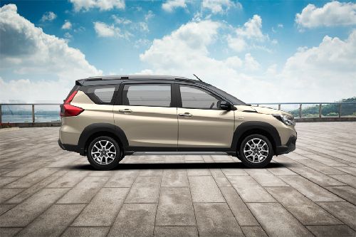 XL7 Hybrid Medium Angle Front View