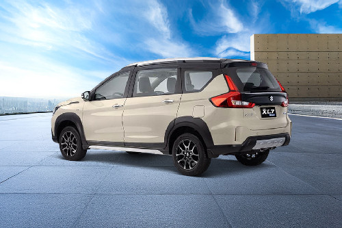 Rear Cross Side View of Suzuki XL7 Hybrid