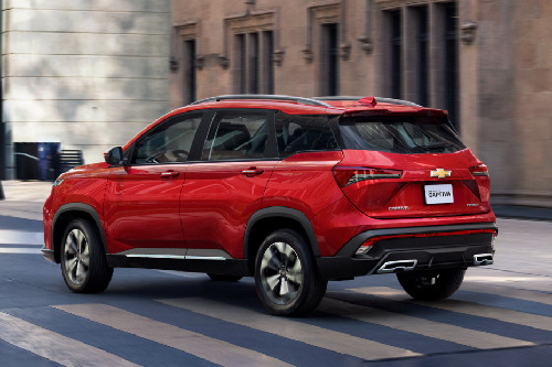 Rear Cross Side View of Chevrolet Captiva